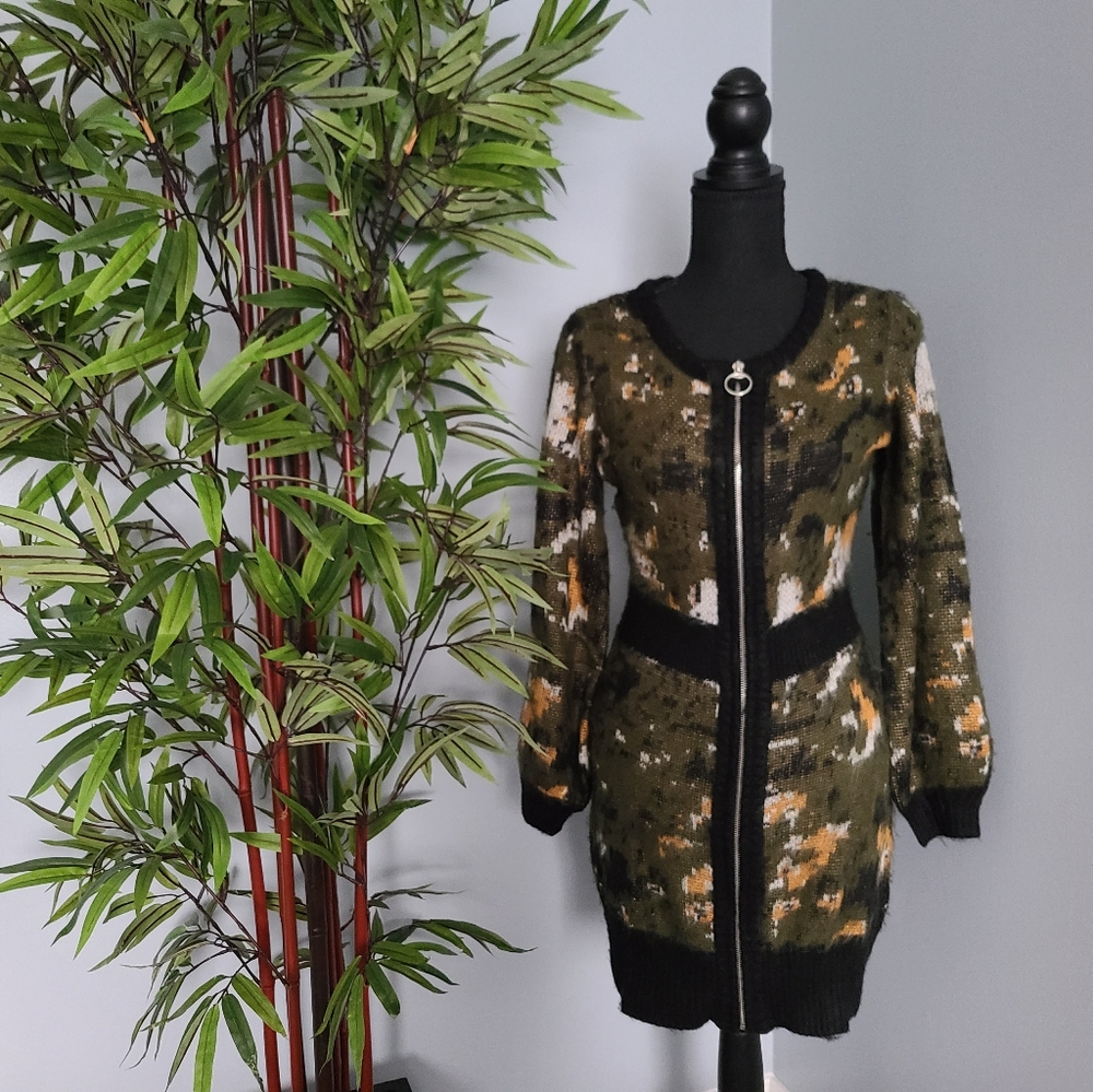 VENUS - Zip Up Camo Sweater Dress